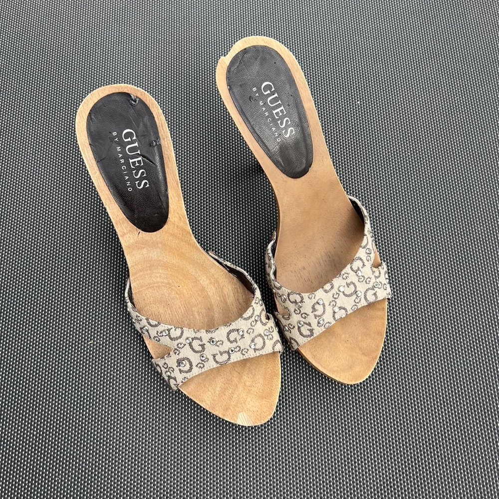 Vintage GUESS monogram heels. Size 6.5